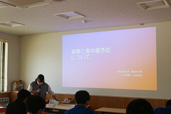 職場内研修「食育と食中毒予防について」